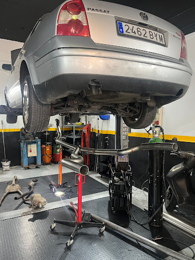 DM GARAGE