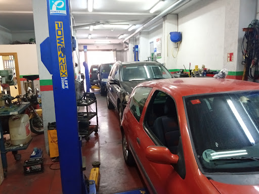 Autoreparació Navarro - Taller mecanico en Viladecans